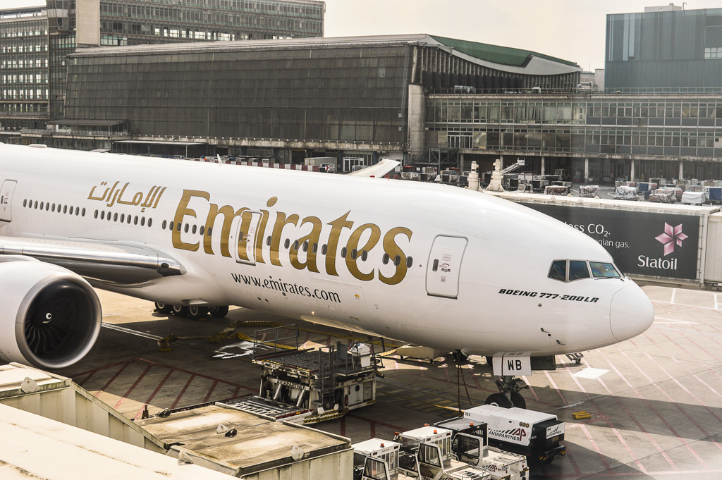 Illustrationsbild: Emirates-Maschine auf dem Brüsseler Flughafen