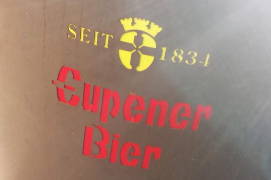Eupener Bier - Blumenkübel auf dem Brauereihof in Eupen
