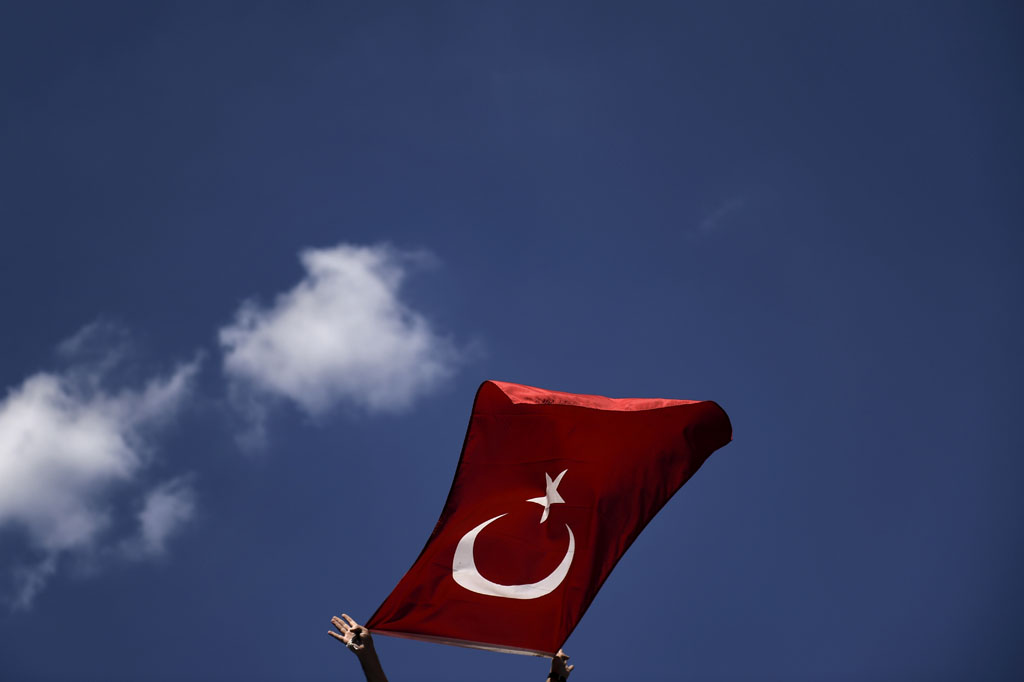 Türkische Flagge (Ilustrationsbild: Aris Messinis/AFP)