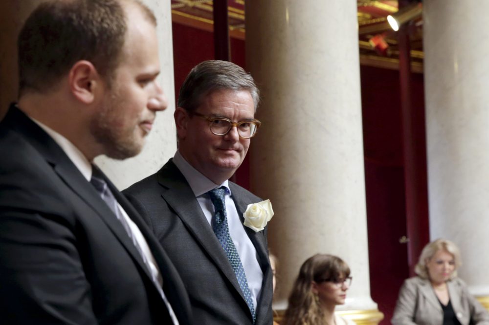 Julian King (r.) im Juni 2016 in Paris (Archivbild: Thomas Samson/AFP)