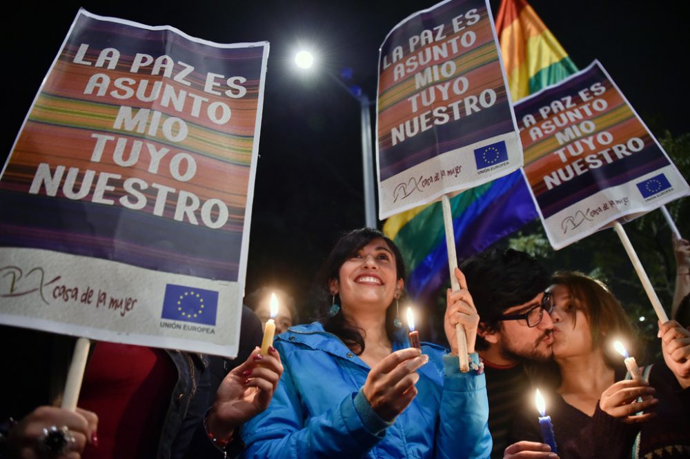 Kolumbianer feiern in Bogota das Friedensabkommen, auf das sich die Regierung und die linke Guerillaorganisation Farc geeinigt haben (Bild vom 24.8.)