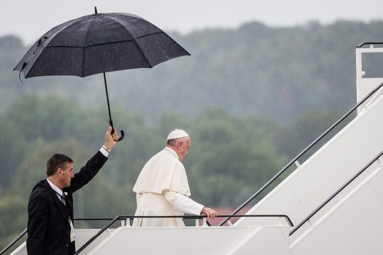 Nach dem Weltjugendtag in Krakau tritt Papst Franziskus die Heimreise nach Rom an