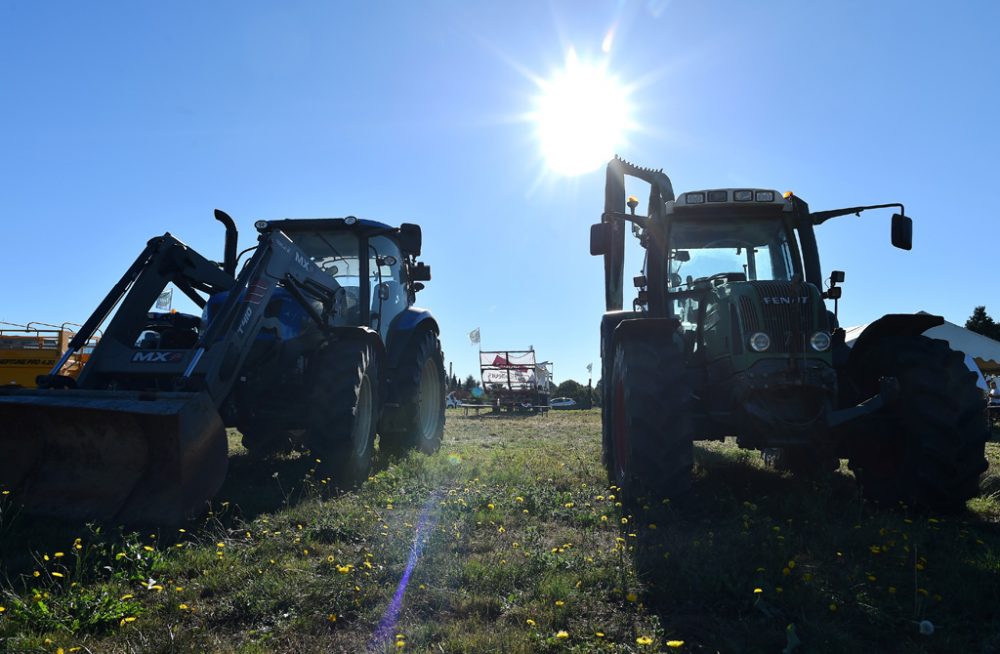 Landwirte campieren vor der Fabrik des Lactalis-Konzerns