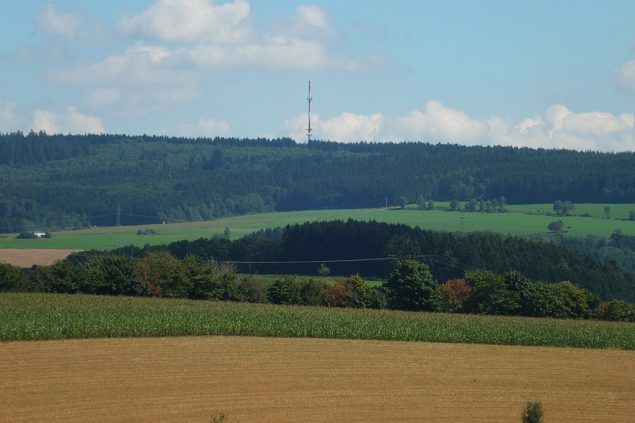 Schneifelrücken "Schwarzer Mann" mit dem Funkturm