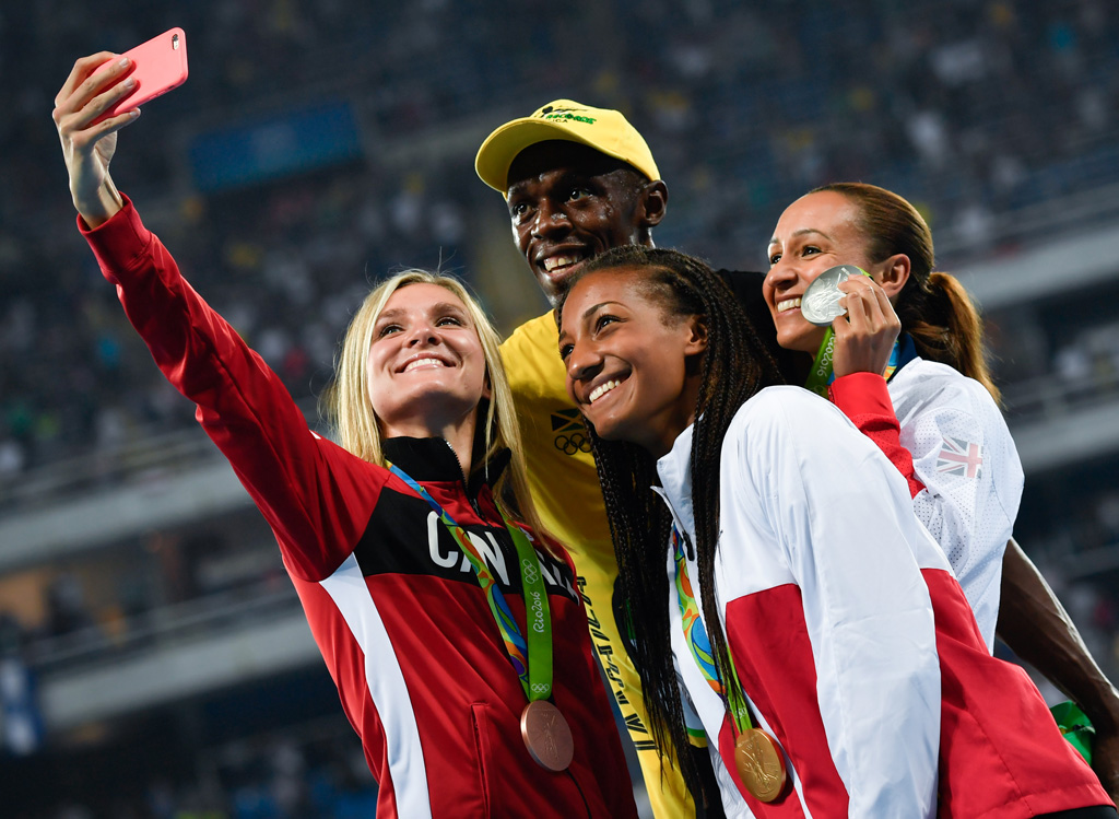 Siebenkampf-Treppchen ergattert Selfie mit Usain Bolt: Brianne Theisen-Eaton, Nafi Thiam und Jessica Ennis-Hill