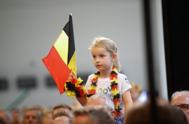 Familien und Fans warten auf das "Team Belgium"