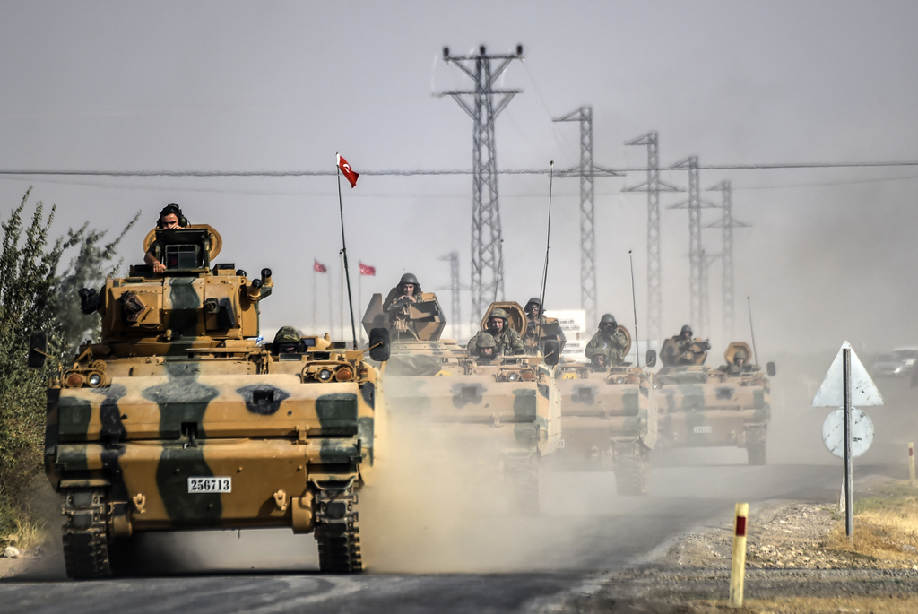 Türkische Panzer in Karkamis, fünf Kilometer von der syrisch-türkischen Grenze entfernt