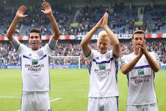 Hamdi Harbaoui, Olivier Deschacht und Uros Spajic vom RSC Anderlecht