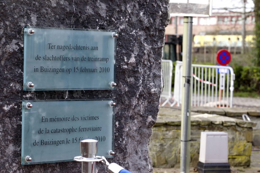 Ein Gedenkstein erinnert an die Opfer des Zugunglücks