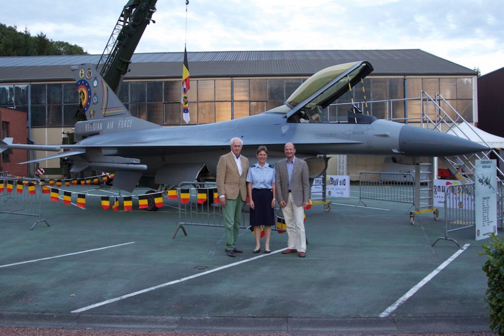 Baron Charles van der Straten Waillet (Präsident der nationalen Multiple Sklerose Liga), Nathalie Beerden (Kommandantin der IRMEP) und Frederik Vansina (Kommandant der belgischen Luftwaffe)