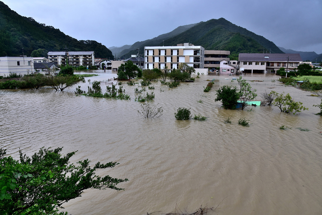 Taifun bringt erneut Regenfälle und heftige Sturmböen in Japan