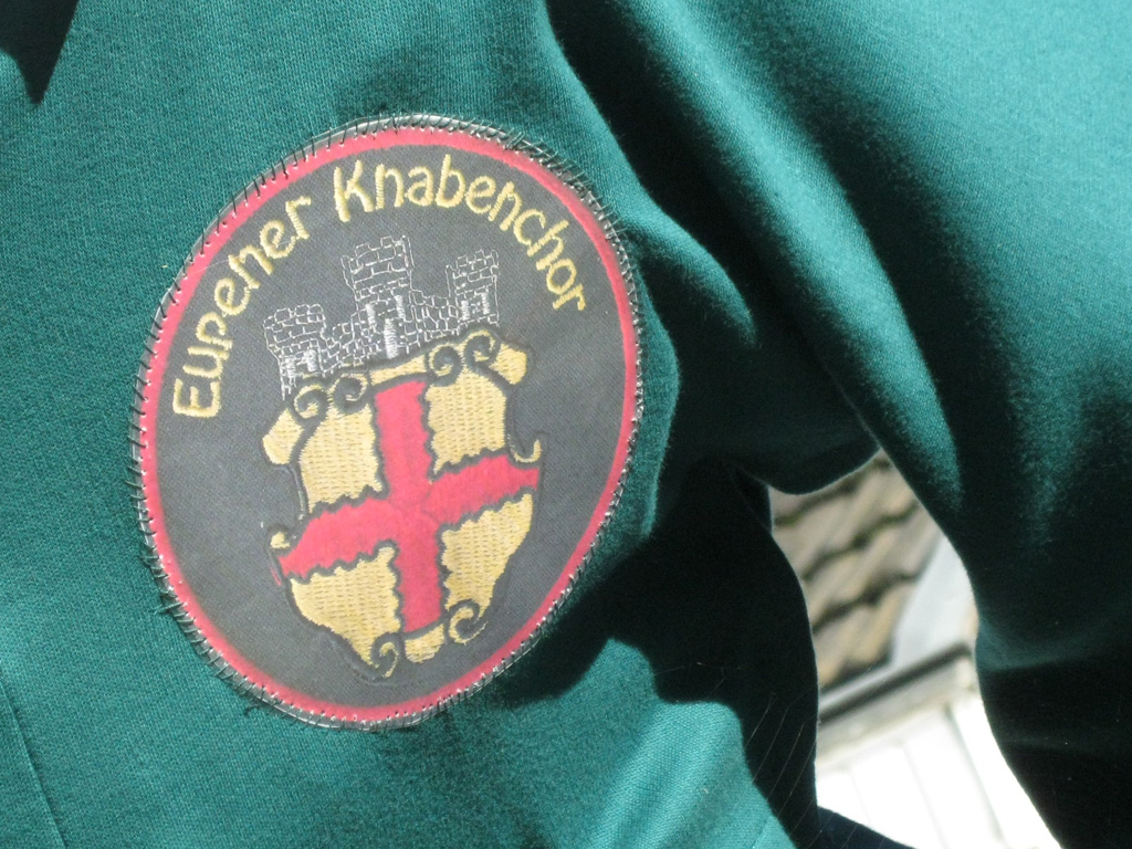 Eupener "Clown" in Knabenchor-Uniform
