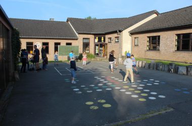 Schulanfang in der Gemeinde Burg Reuland: Schule Kreuzberg