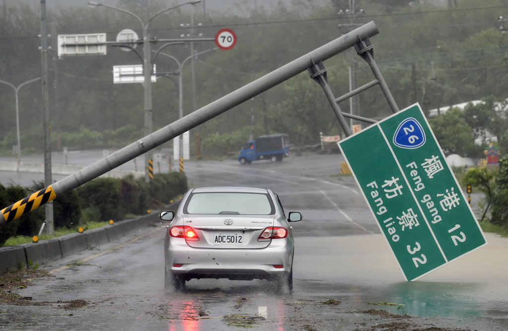 Gewaltiger Taifun "Meranti" legt Süden Taiwans lahm