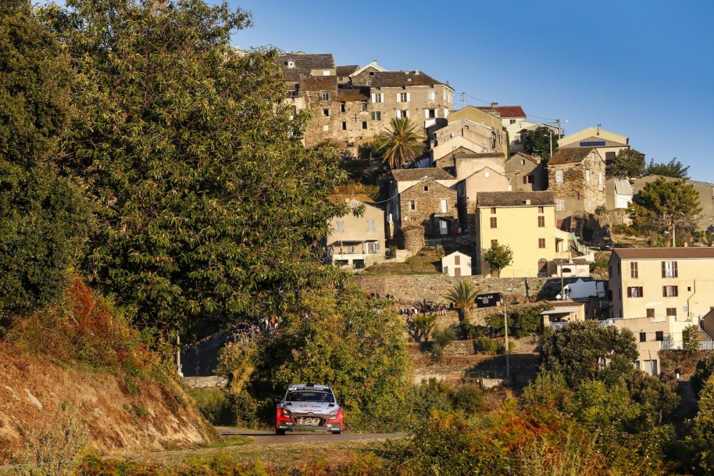 Thierry Neuville/Nicolas Gilsoul im Hyundai i20 WRC bei der Rallye Frankreich auf Korsika