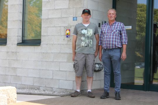 José Cohnen, Landwirt aus Meyerode, und Erwin Schöpges von der Milcherzeuger Interessengemeinschaft