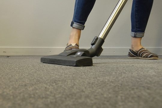 Staubsaugen & Co: Wer macht im Haushalt am meisten?