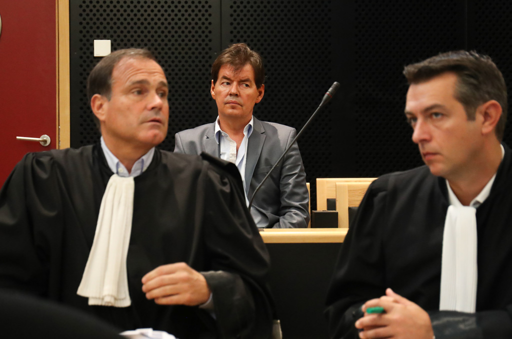 Bernard Wesphael und seine beiden Anwälte am Donnerstag in Mons