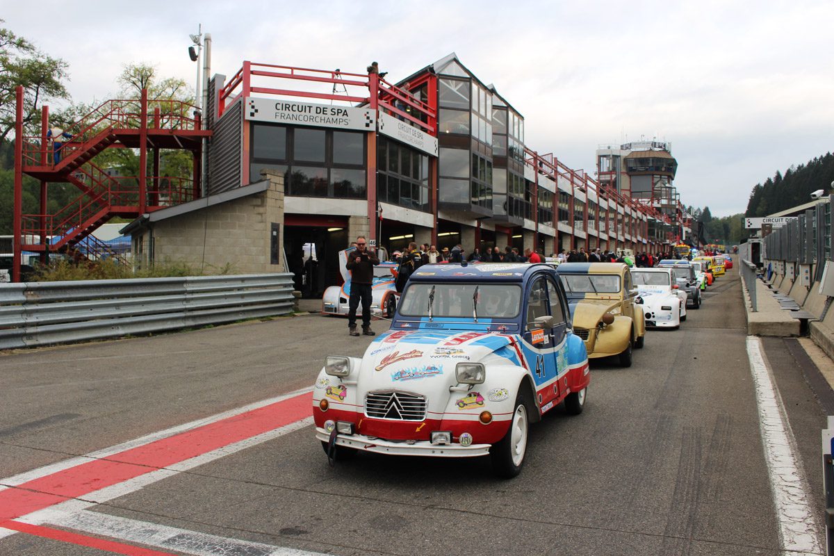 Legendäre Autos 24StundenRennen für Enten in SpaFrancorchamps BRF Nachrichten Legendäre Autos 24StundenRennen für Enten in SpaFrancorchamps BRF Nachrichten
