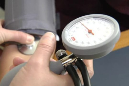 Blutdruckmessung im St. Nikolaus-Hospital in Eupen