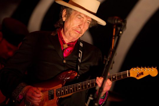 Bob Dylan bei einem Konzert in Vietnam (Archivbild: Vi Khoa/AFP)