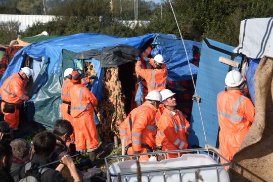 Flüchtlingslagers von Calais: Behörden haben mit dem Abriss von Zelten und Behelfsunterkünften begonnen