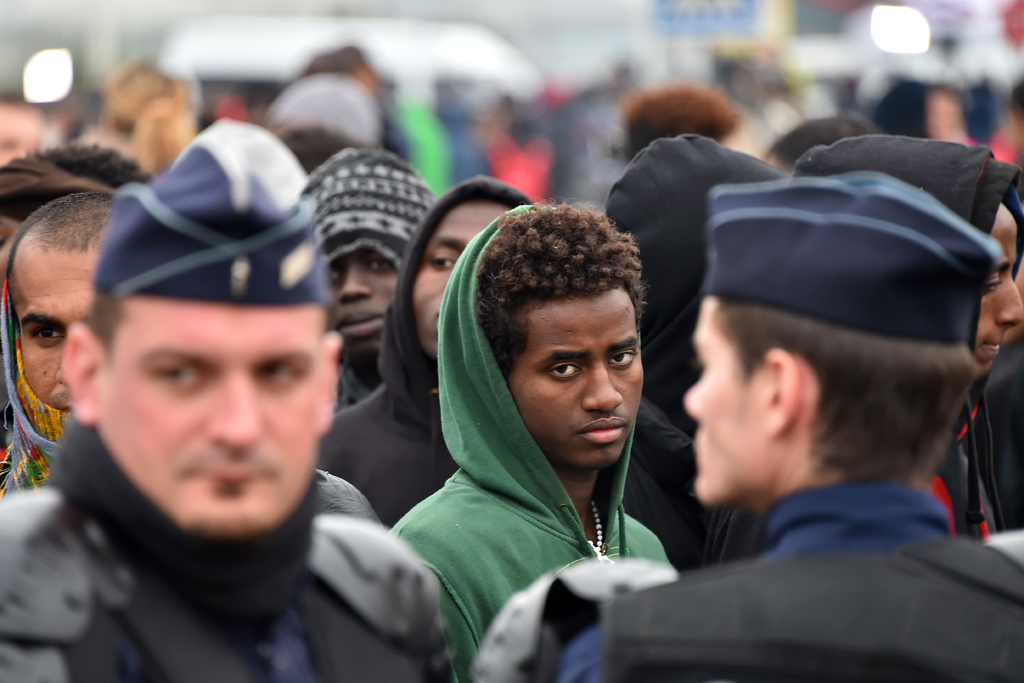 Dschungel von Calais: Erste 1.000 Flüchtlinge wurden verteilt