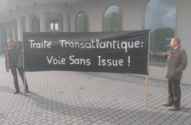 Protest gegen Freihandelsabkommen CETA vor dem DG-Parlament (3.10.)