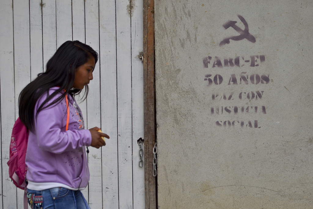 Graffiti in Toribio im kolumbianischen Departement Cauca am 3. Oktober: "50 Jahre Farc-EP. Frieden mit sozialer Gerechtigkeit"