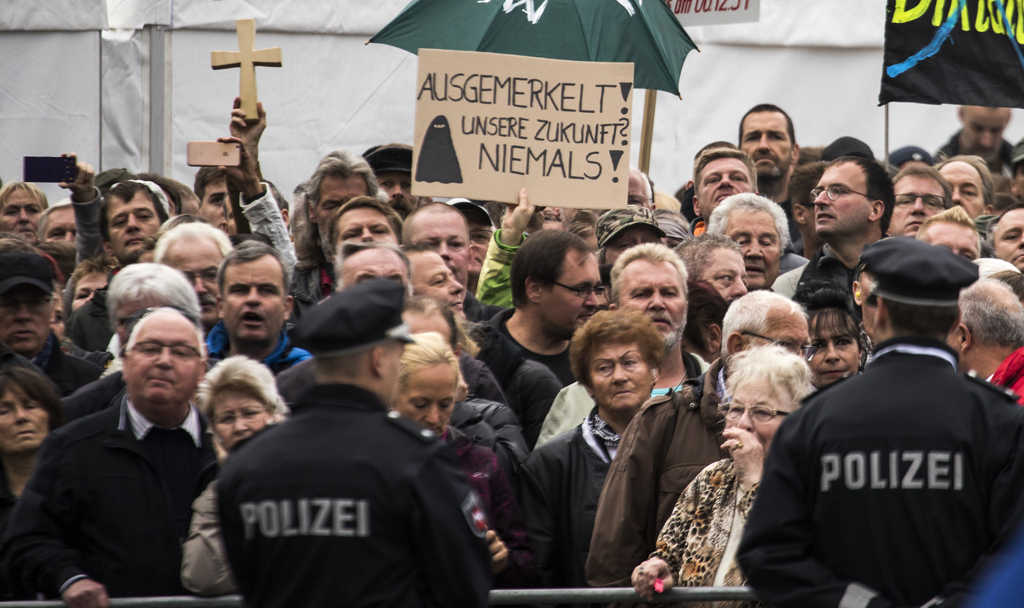 Einheitsfeier in Dresden: Protest von Pegida-Anhänger