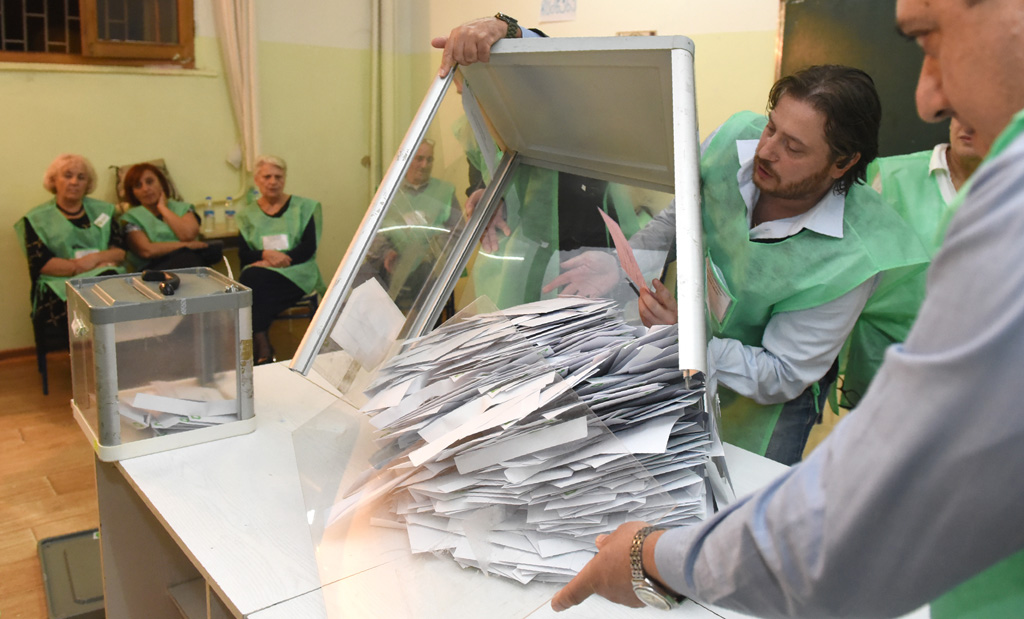 Auszählung der Stimmzettel in Tbilisi