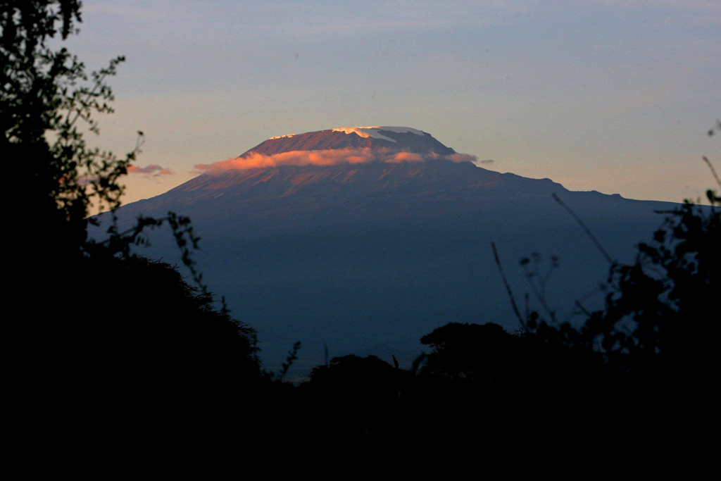 Kilimandscharo - mit knapp 5.900 Metern der höchste Berg Afrikas (Bild: Stephen Morrison/EPA)