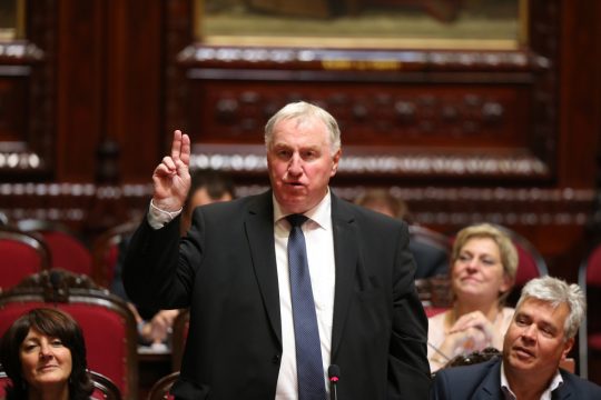 Karl-Heinz Lambertz legt den Eid als Senator ab