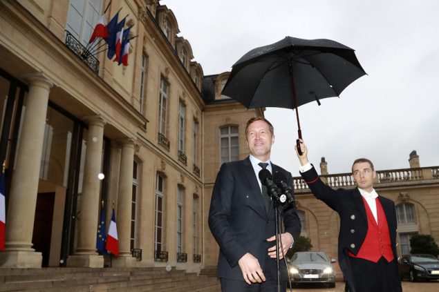 Paul Magnette am Freitag vor dem Elysee Palast nach dem Gespräch mit Präsident Hollande