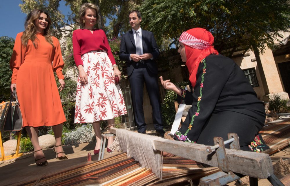 Königin Rania von Jordanien, Königin Mathilde und der für Entwicklungszusammenarbeit zuständige Minister De Croo am Dienstag im jordanischen Amman