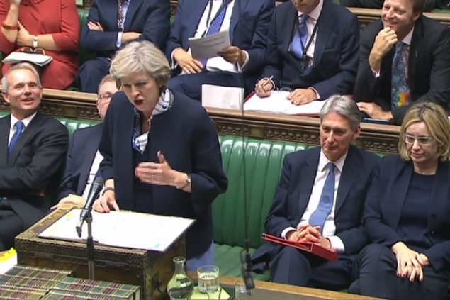 Premier Theresa May im Parlament in London