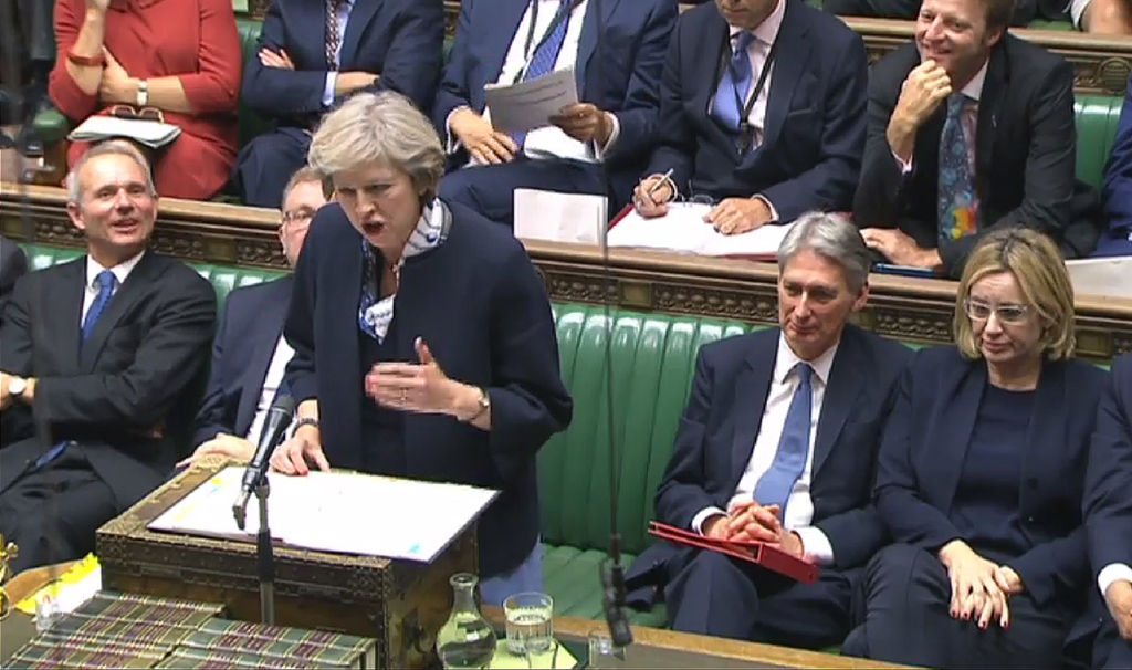 Premier Theresa May im Parlament in London