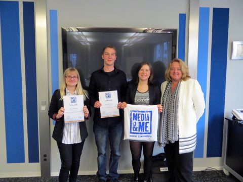 Die ostbelgischen Teilnehmer bei der Abschlussveranstaltung von Media & Me am Donnerstag in Saarbrücken: (V.l.n.r.) Michelle Giebels, Christoph Bosten und Eva Maria Palm mit der Projektbetreuerin Rita Bertemes vom Medienzentrum