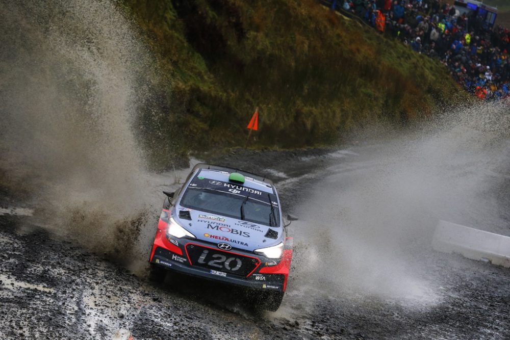 Thierry Neuville/Nicolas Gilsoul im Hyundai i20 beim ersten Tag der Wales Rallye GB