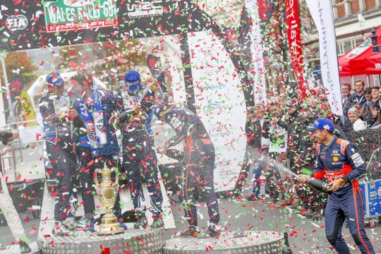 Ogier/Ingrassia feiern den Sieg in Wales, Neuville/Gilsoul fahren auf Platz drei