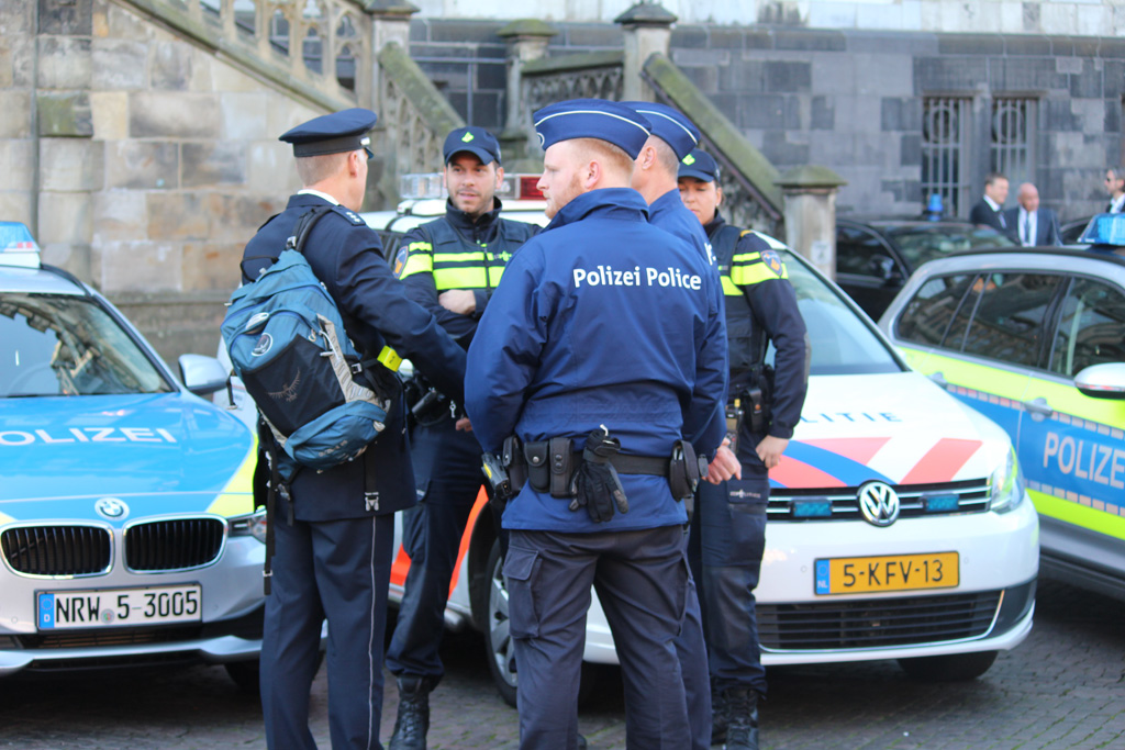 Polizeidienste (Bild: Manuel Zimmermann/BRF)
