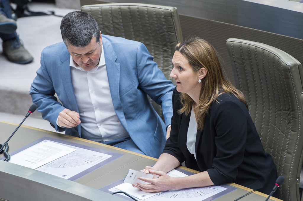 Bart Somers und Gwendolyn Rutten im Flämischen Parlament (18.5.)