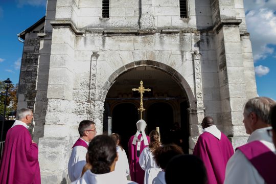 Kirche in Saint-Etienne-dur-Rouvray nach Terroranschlag wieder eröffnet
