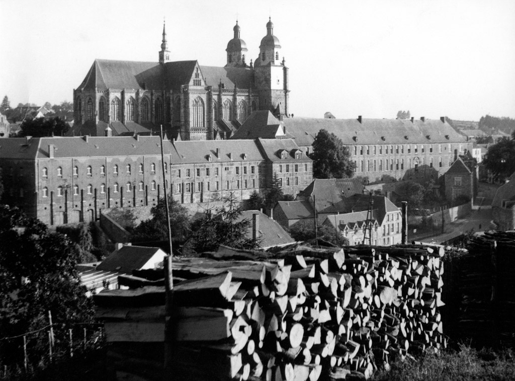Blick auf die Basilika von Saint Hubert (1955)