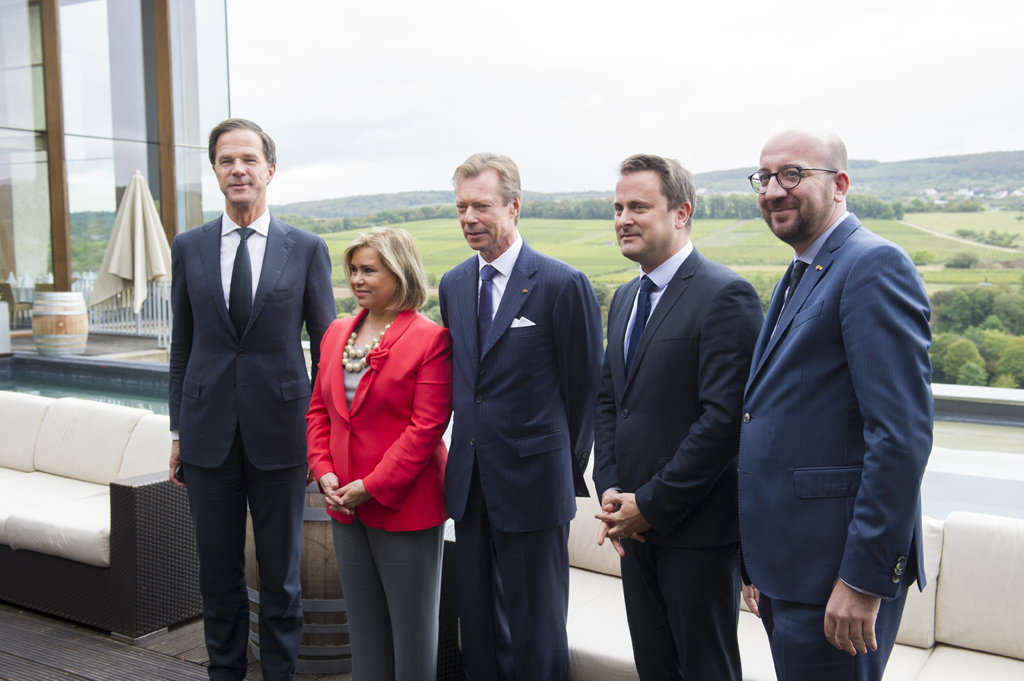 (V.l.n.r.) Der niederländische Premier Mark Rutte, die Großherzogin von Luxemburg Maria Teresa, der luxemburgische Großherzog Henri, der luxemburgische Premier Xavier Bettel und Belgiens Premier Charles Michel am Montag in Schengen