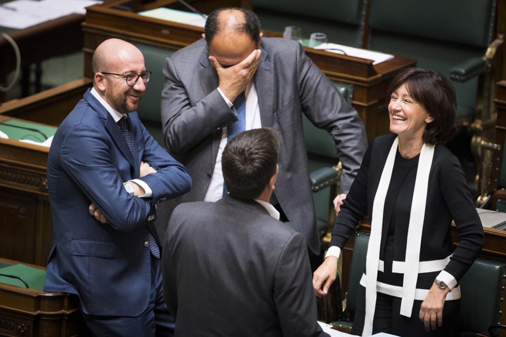 Beste Stimmung: Charles Michel, Willy Borsus, Laurette Onkelinx und Frederic Daerden am Dienstag in der Kammer