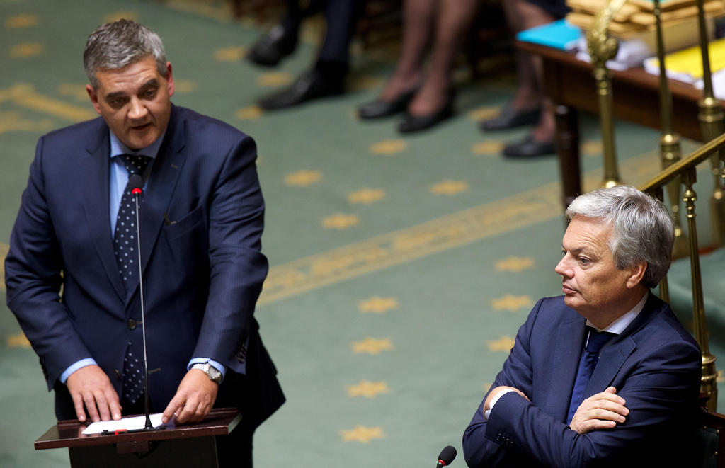 Verteidungsminister Steven Vandeput und Außenminister Didier Reynders am Donnerstag in der Kammer