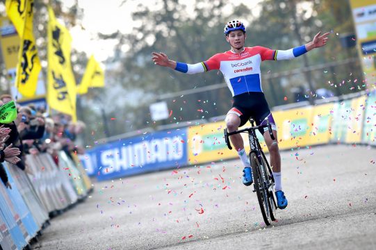 Radcross: Heimsieg von Mathieu van der Poel in Maastricht
