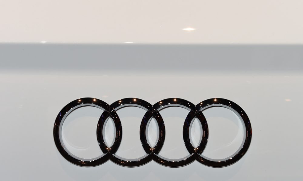 Das Logo von Audi, die berühmten vier ineinanderragenden Ringe