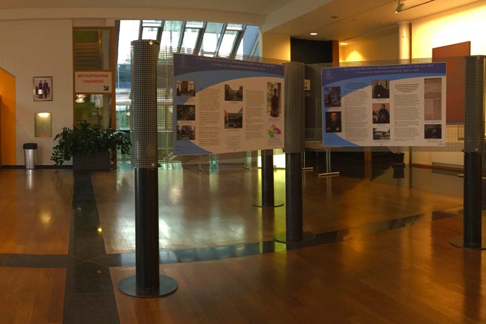 Ausstellung im Foyer des St. Nikolaus Hospitals in Eupen